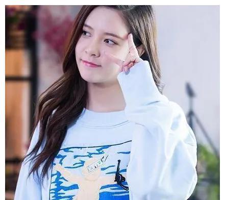 男女艺人最新情感爆料大全,明星恋情揭秘，甜蜜与纠葛并存